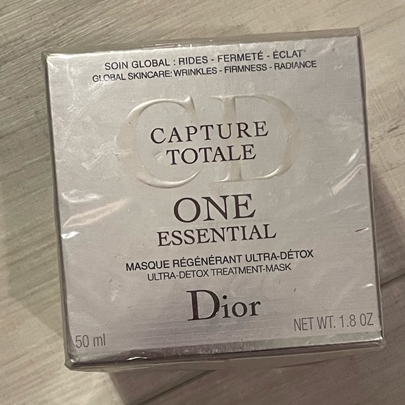 Dior Capture Totale One Essential - Picture 2 of 3